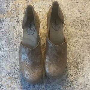 Free people Monroe brushed gold clogs